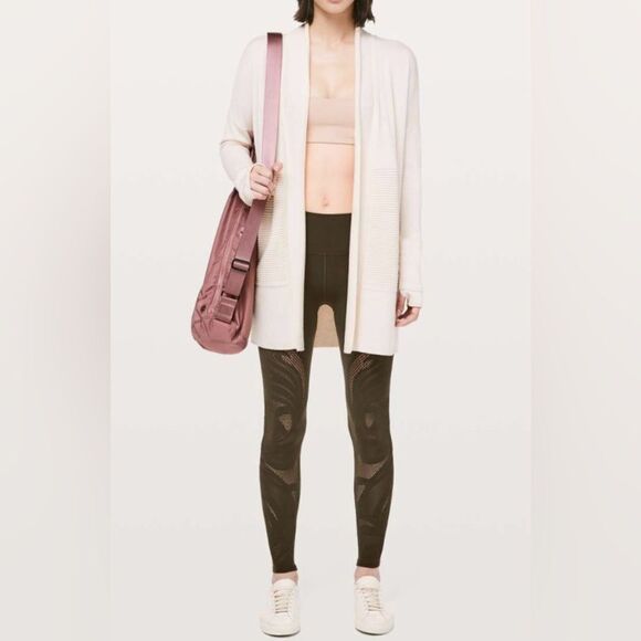 Lululemon Dark Olive Green Mesh Reveal 26” Tight Legging - Picture 4 of 11